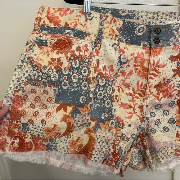 Pilcro The Wanderer Low Rise Shorts Floral Patch Print Size 22W Summer Fun - Picture 4 of 12